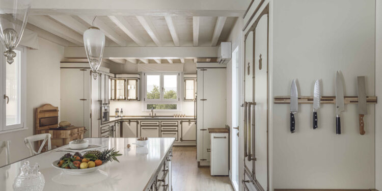 OFFICINE GULLO: the new WHITE LOTUS project in a magnificent home in Versilia